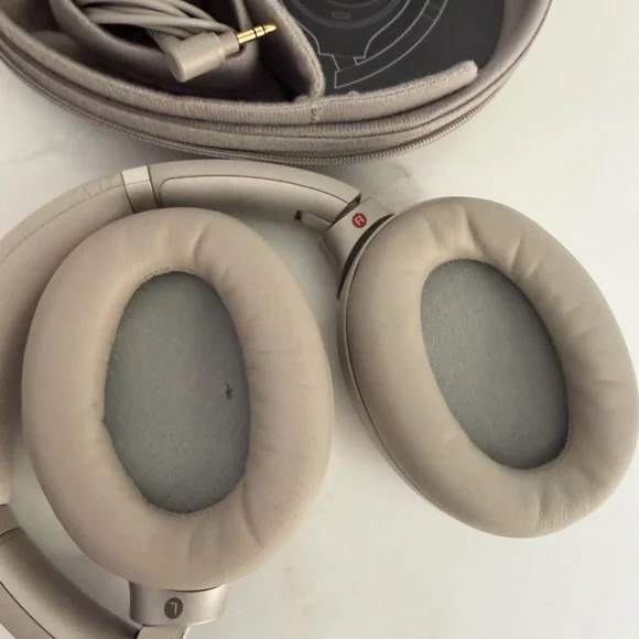 Sonynoise cancellation headphones